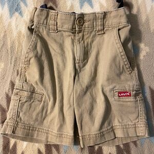 Boys Levi’s khaki shorts
